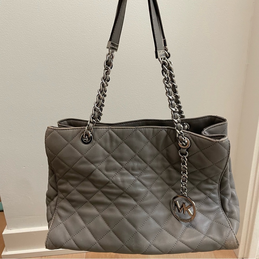 MICHAEL KORS Gray Quilted Shoulder Bag